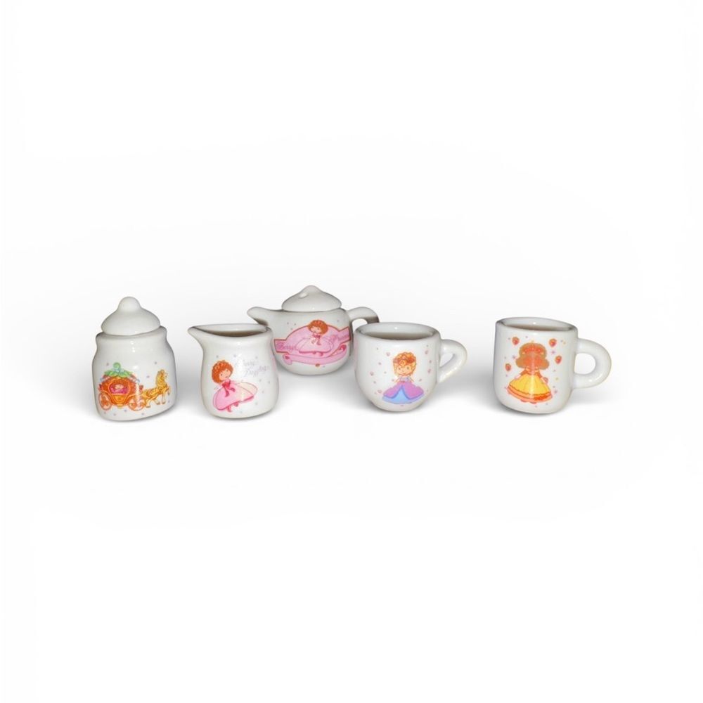 Vintage Strawberry Shortcake Child Ceramic Tea Set 
Rare Collectible